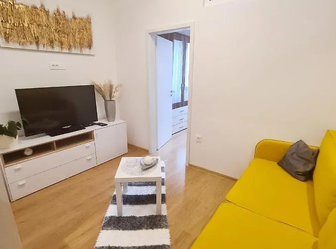 Caligula Center Apartman Póla