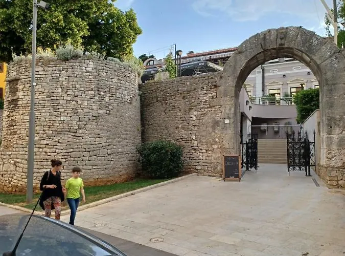 Caligula Center *