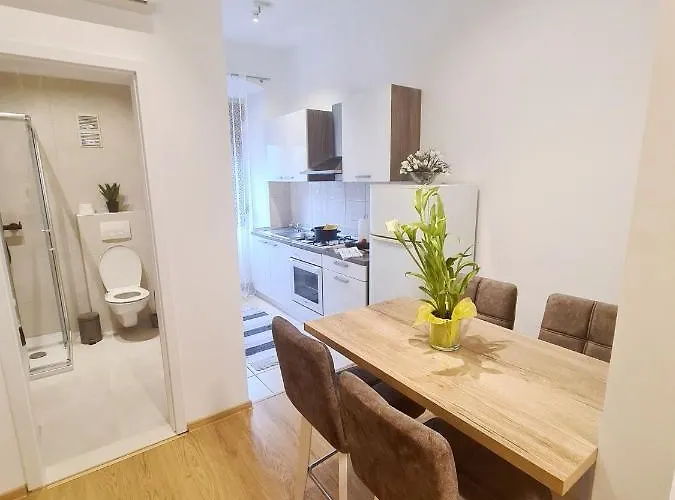 Caligula Center * Pola