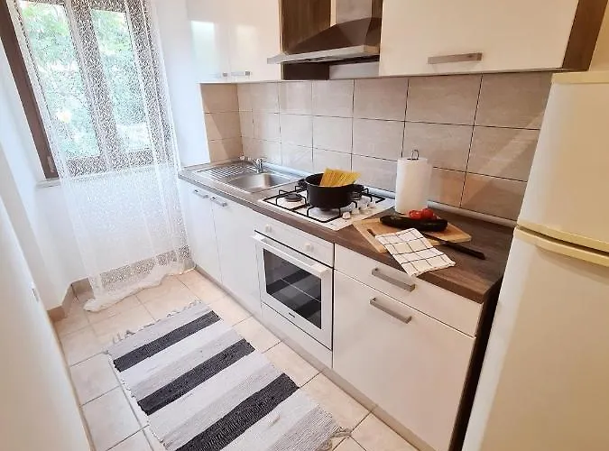 Caligula Center * Pola